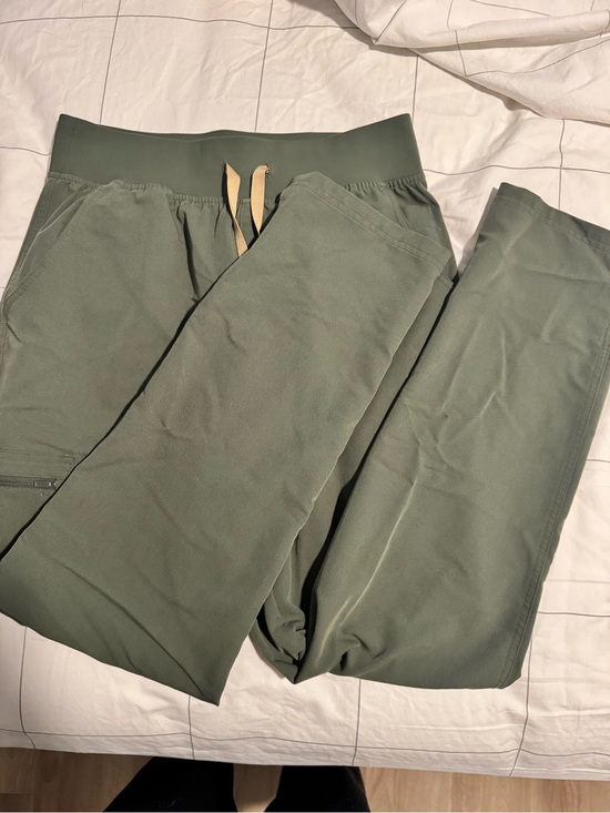 Figs Pants - Figs Yola high rise slim scrub pant in moss